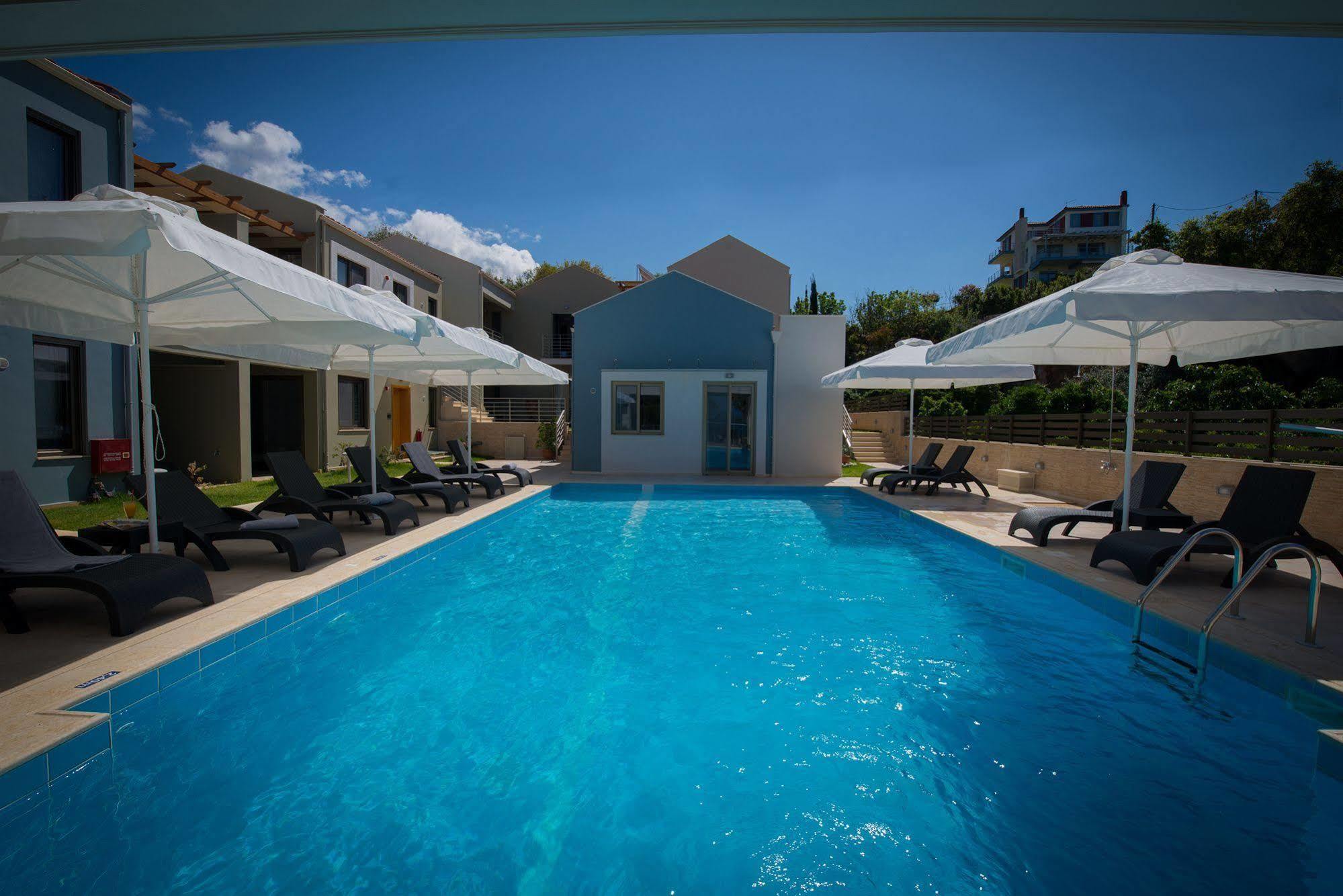Mantinia Bay מלון דירות 3*
