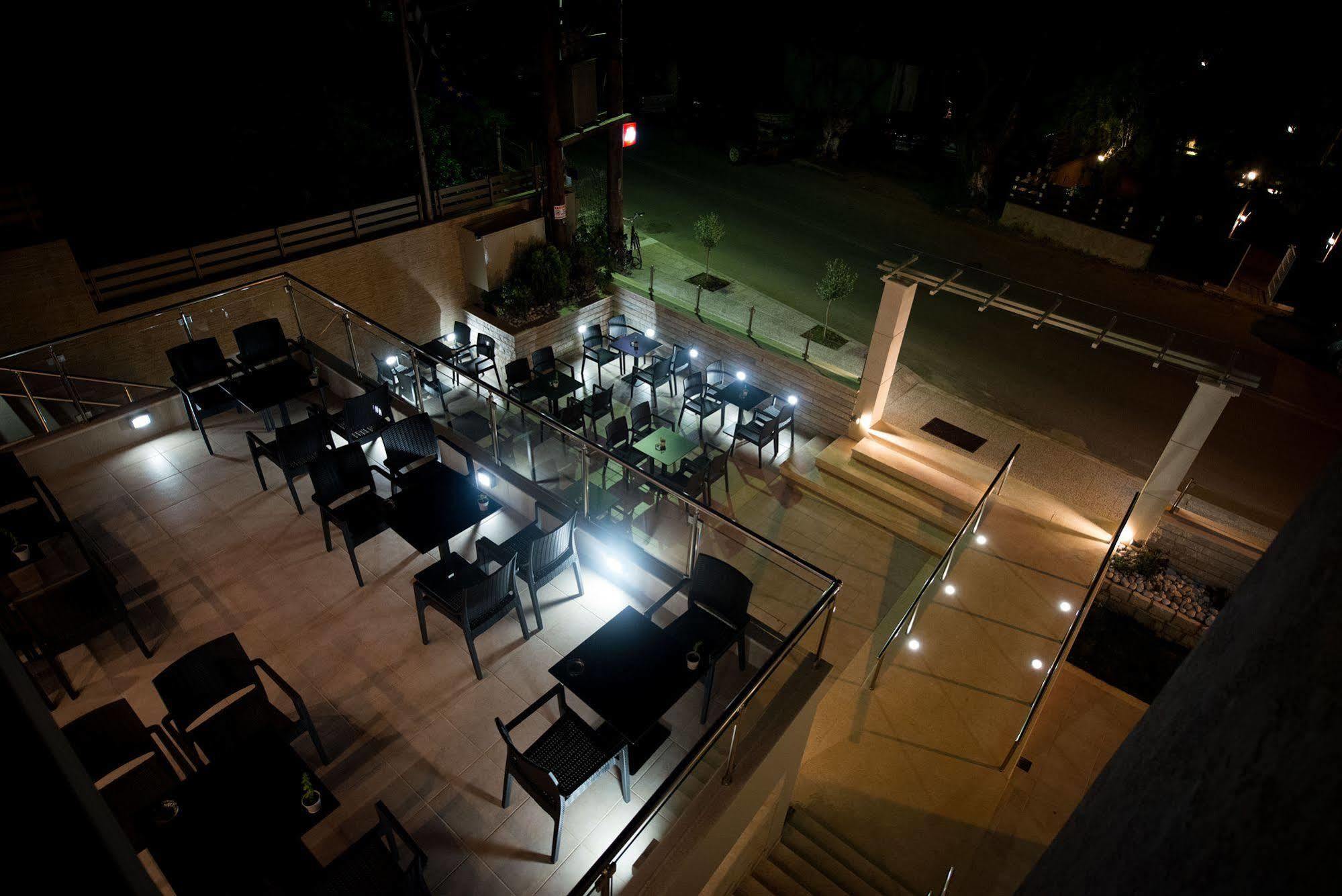 מלון דירות Mantinia Bay 3*
